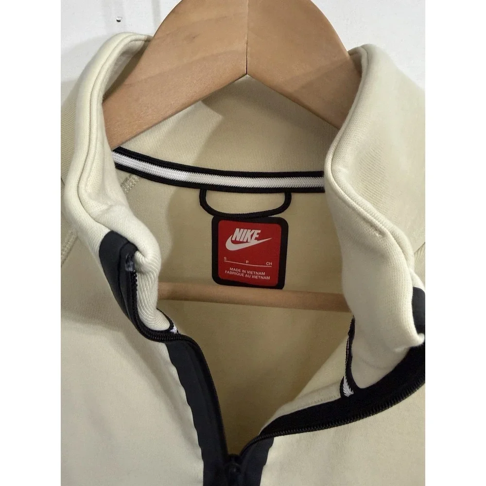 Nike sportswear tech